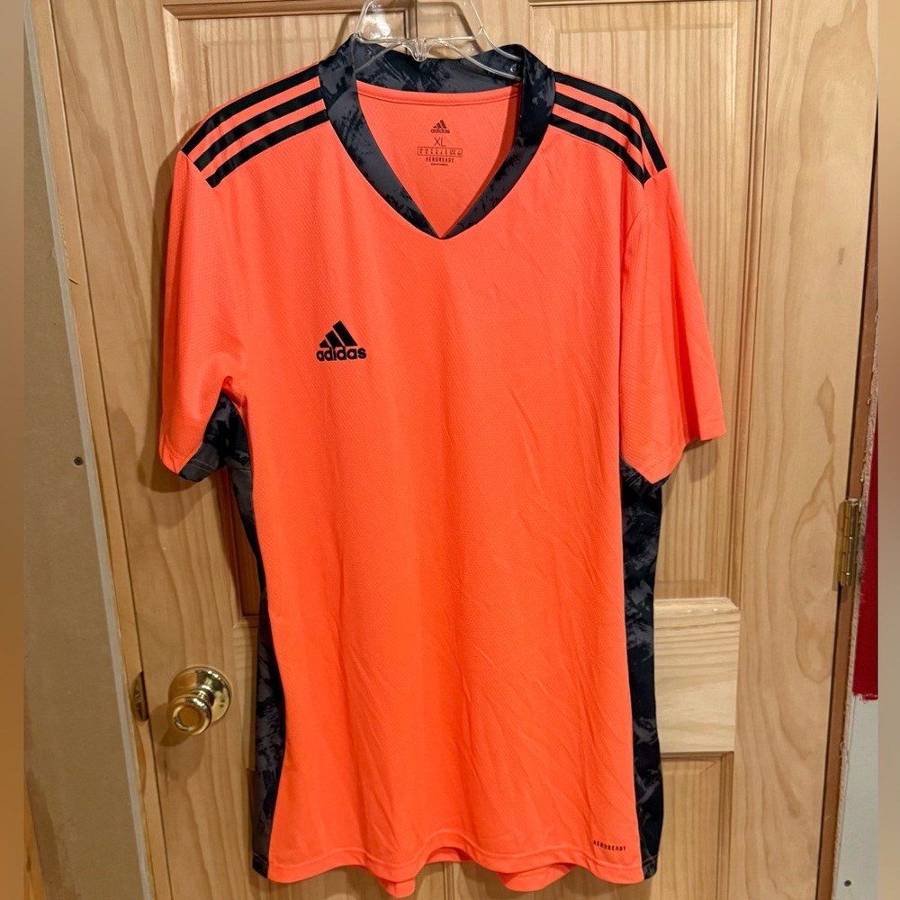 Mens XL Adidas Tshirt jersey